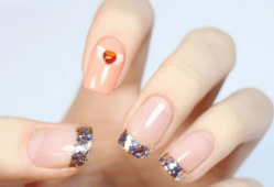 美甲视频,轻松掌握时尚美甲技巧